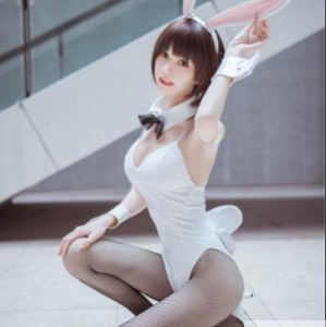 柚子猫COSER：颜值vs身材PK！粉嫩小翘臀+大长腿+轻肉感